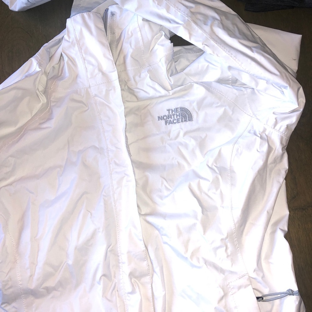 White north face windbreaker/rain jacket